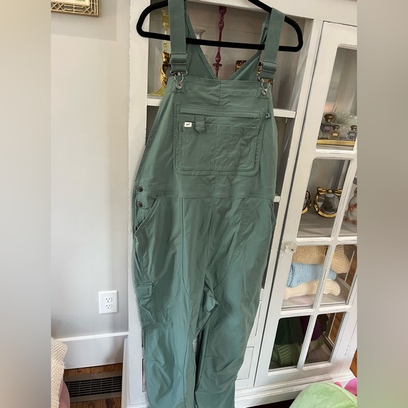 Duluth Trading Co Women's Heirloom Gardening Bib Overalls - Picture 1 of 3